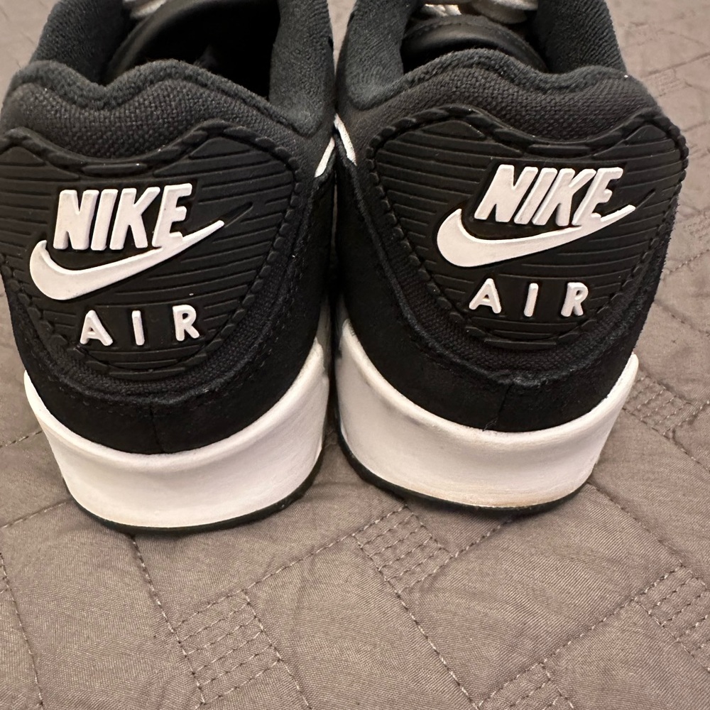 Women’s Nike air max 90 size 7 black and grey color